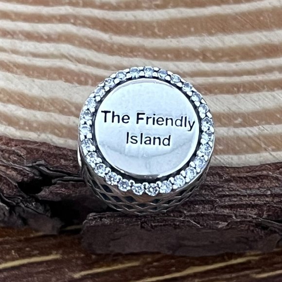 Pandora St. Maarten the Friendly Island Exclusive Charm - Picture 2 of 3